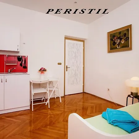 Apartman Lole *