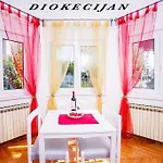 Apartment Lole Split