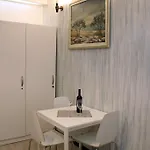 Lole Apartment Split