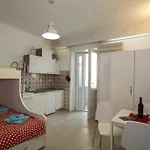 Lole Apartment Split
